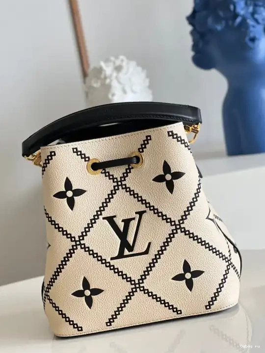 BB LOUIS VUITTON NÉONOÉ 0606
